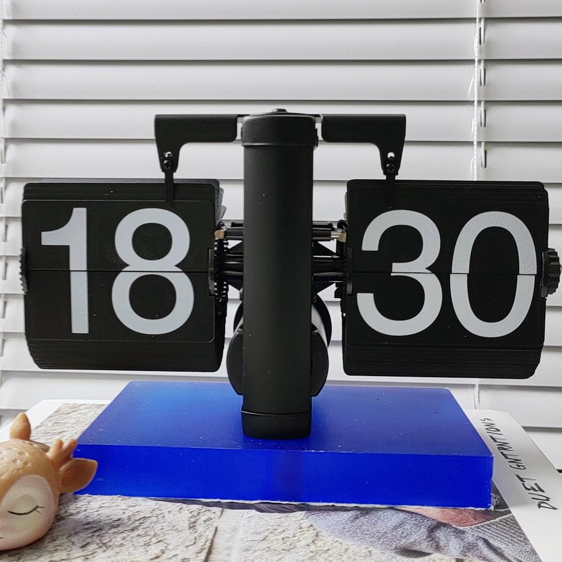 European-style Automatic Flip Clock with Quartz Movement