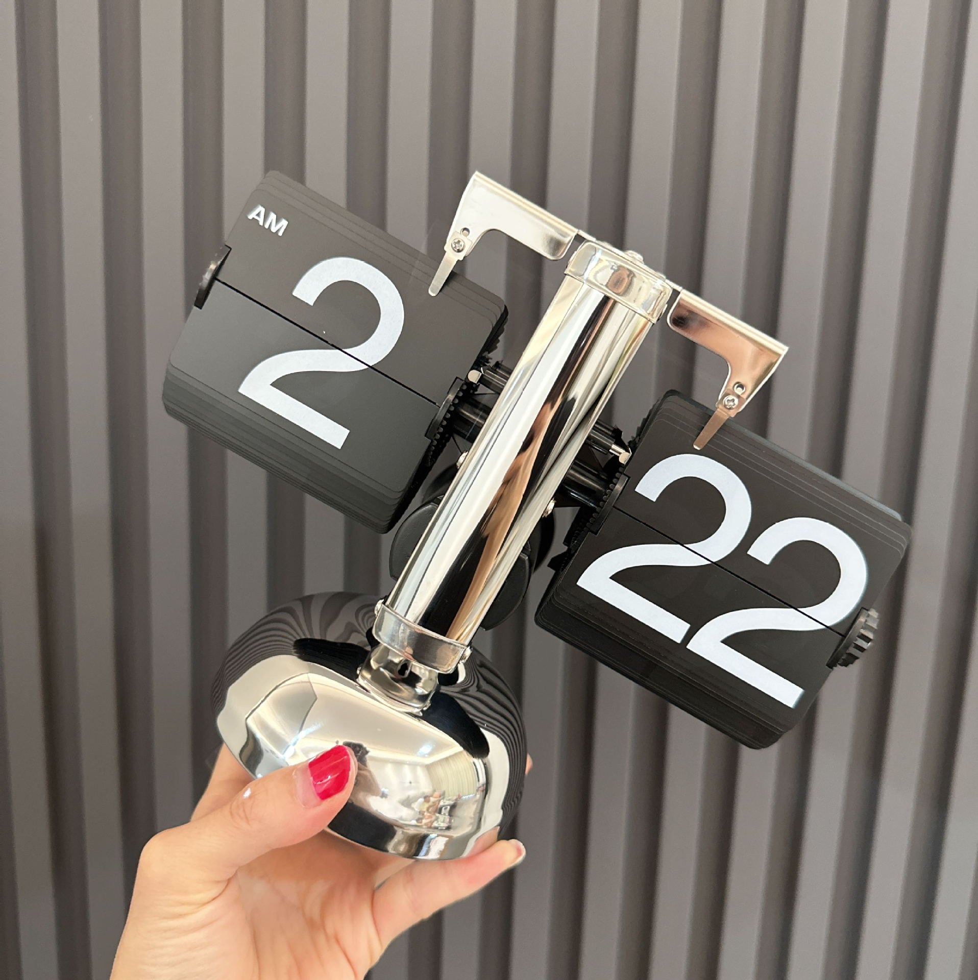 European-style Automatic Flip Clock with Quartz Movement