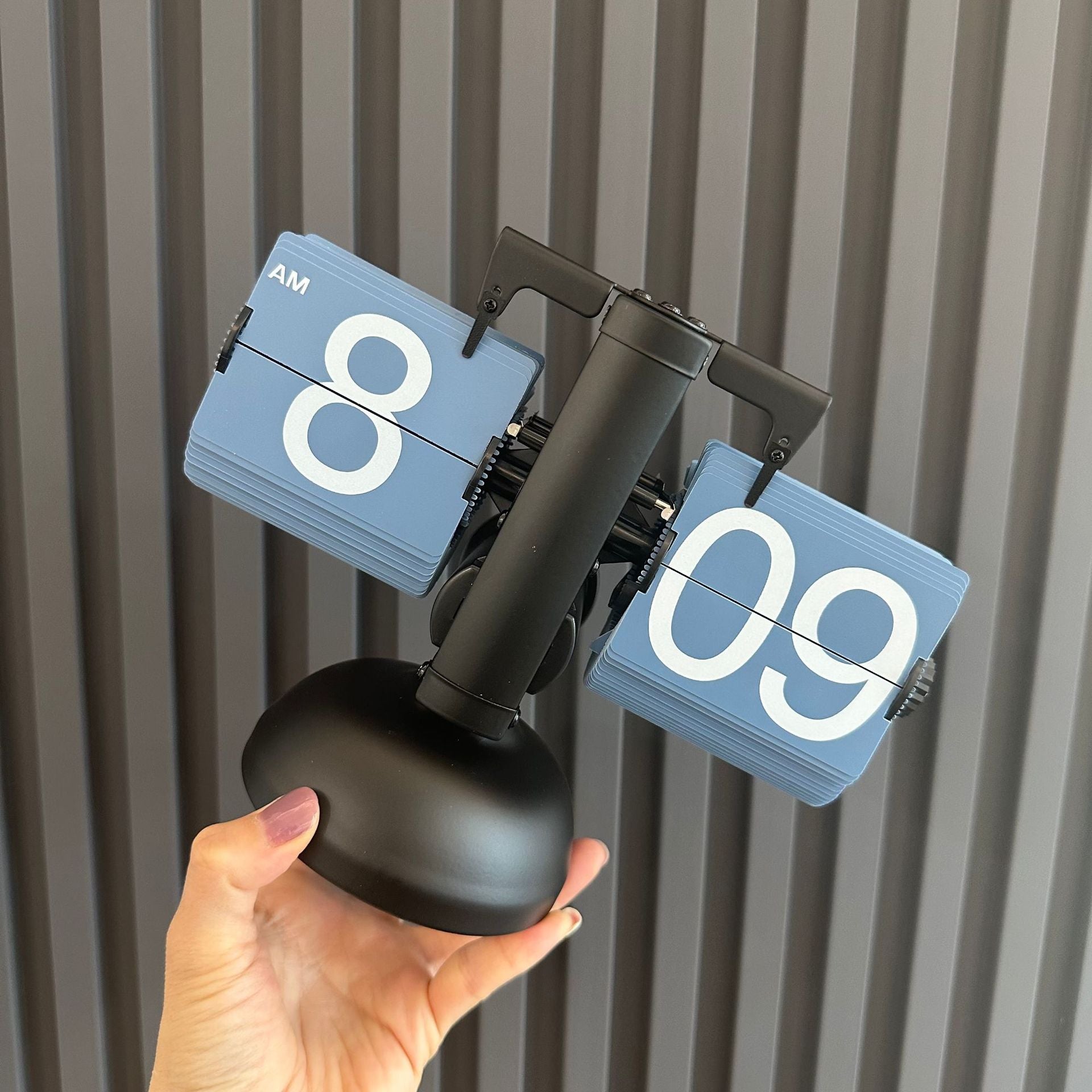 European-style Automatic Flip Clock with Quartz Movement