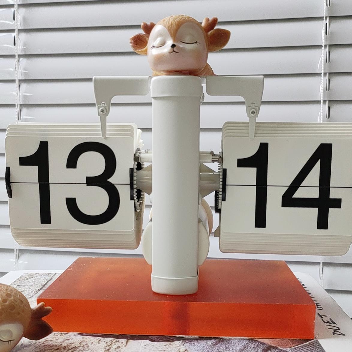 European-style Automatic Flip Clock with Quartz Movement