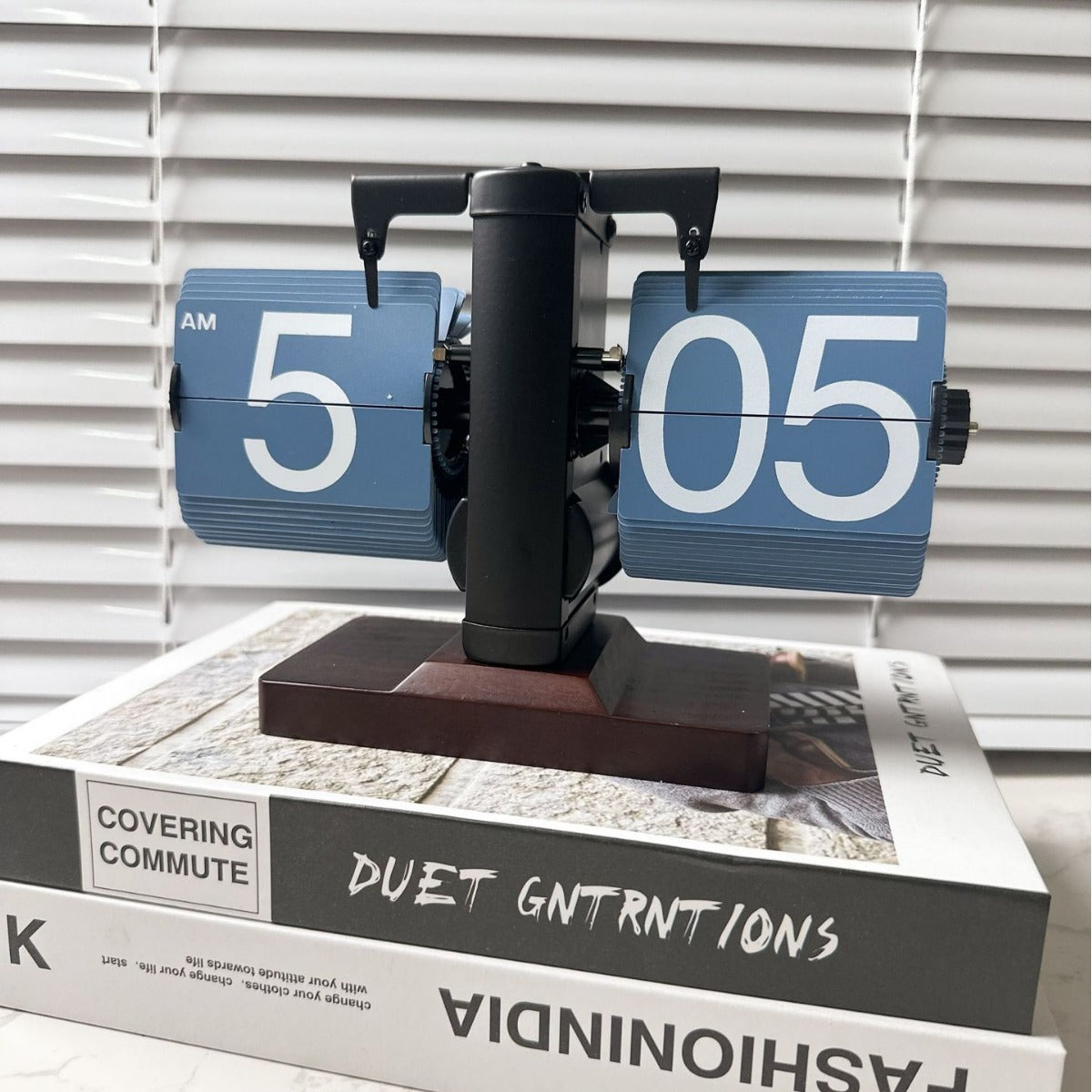 European-style Automatic Flip Clock with Quartz Movement