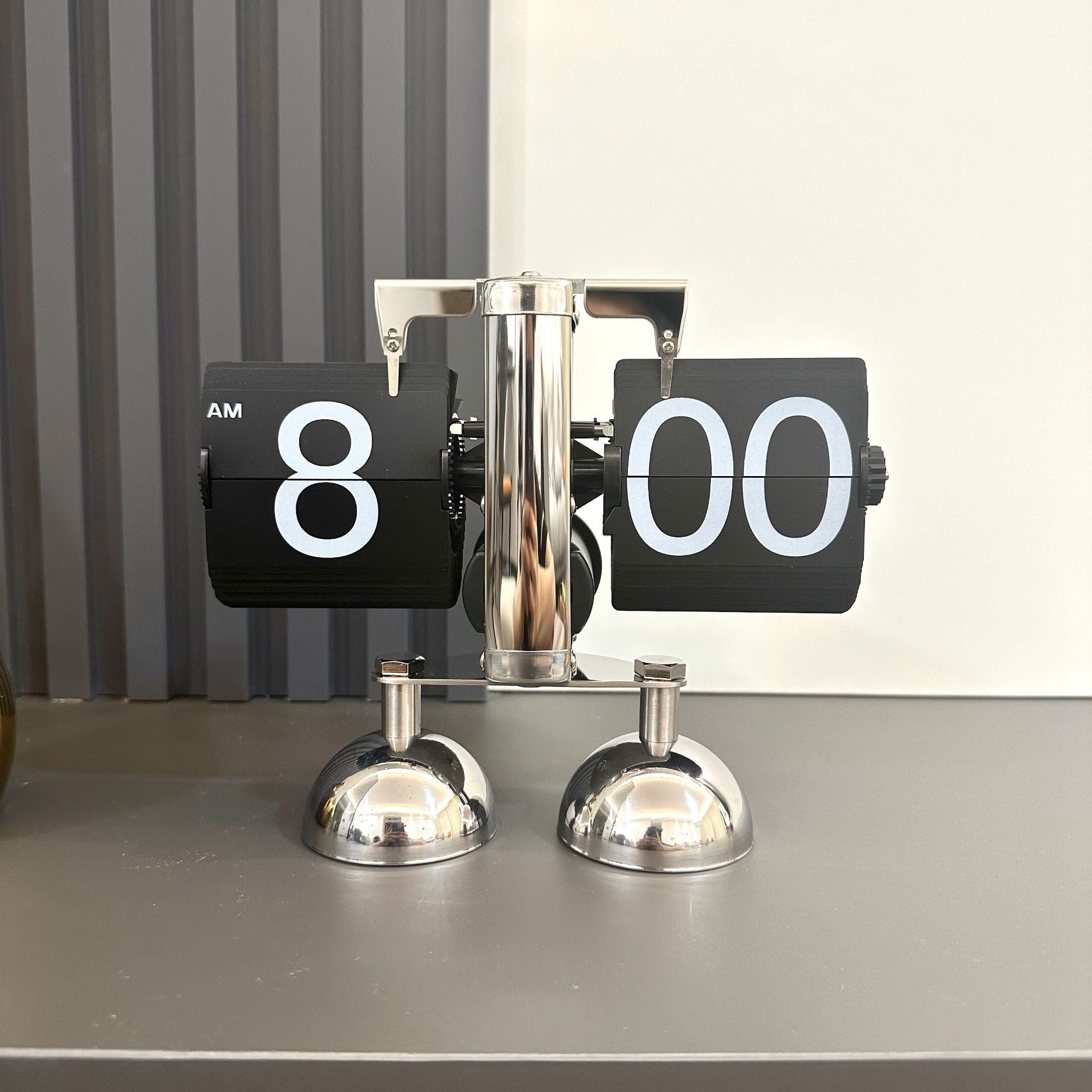 European-style Automatic Flip Clock with Quartz Movement