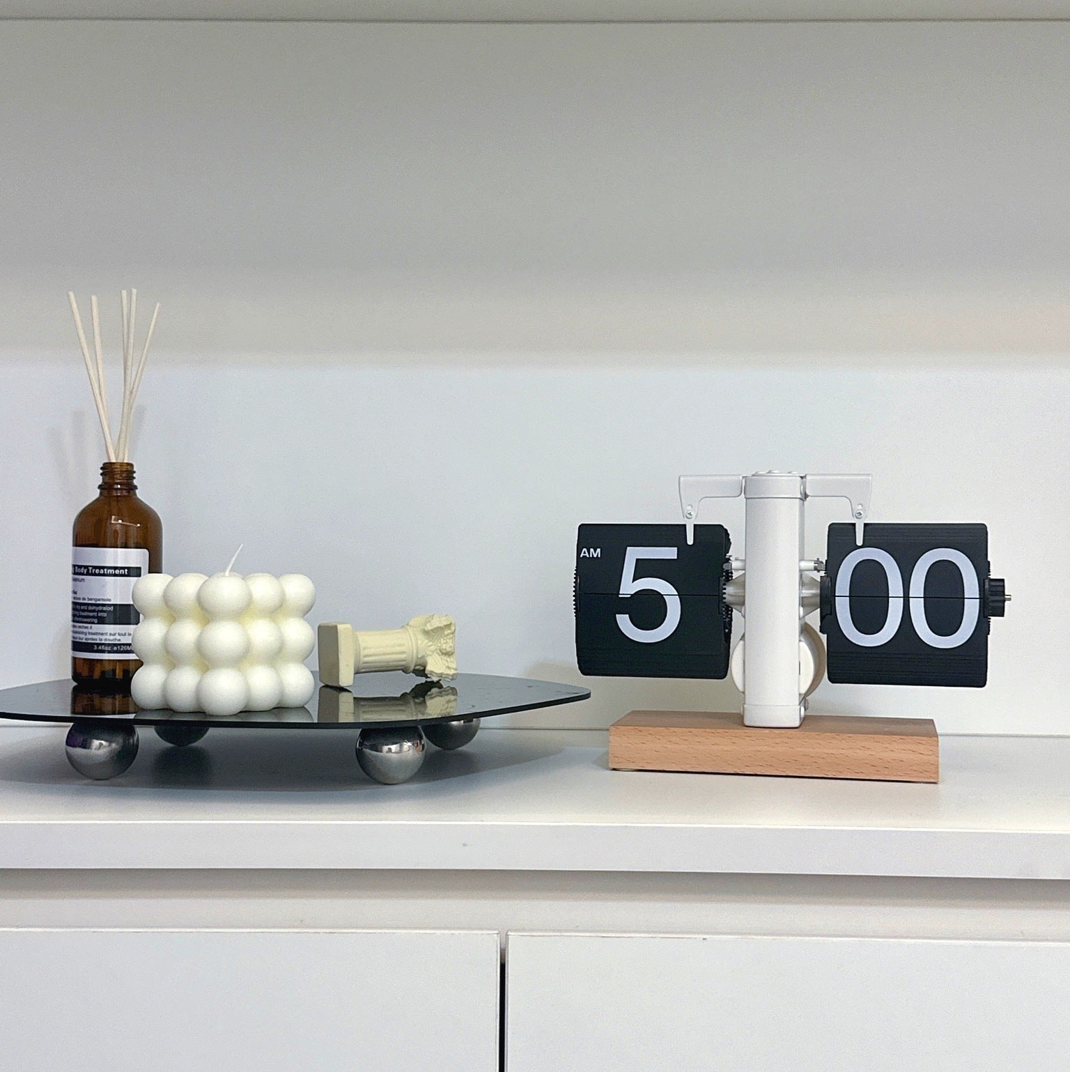 European-style Automatic Flip Clock with Quartz Movement