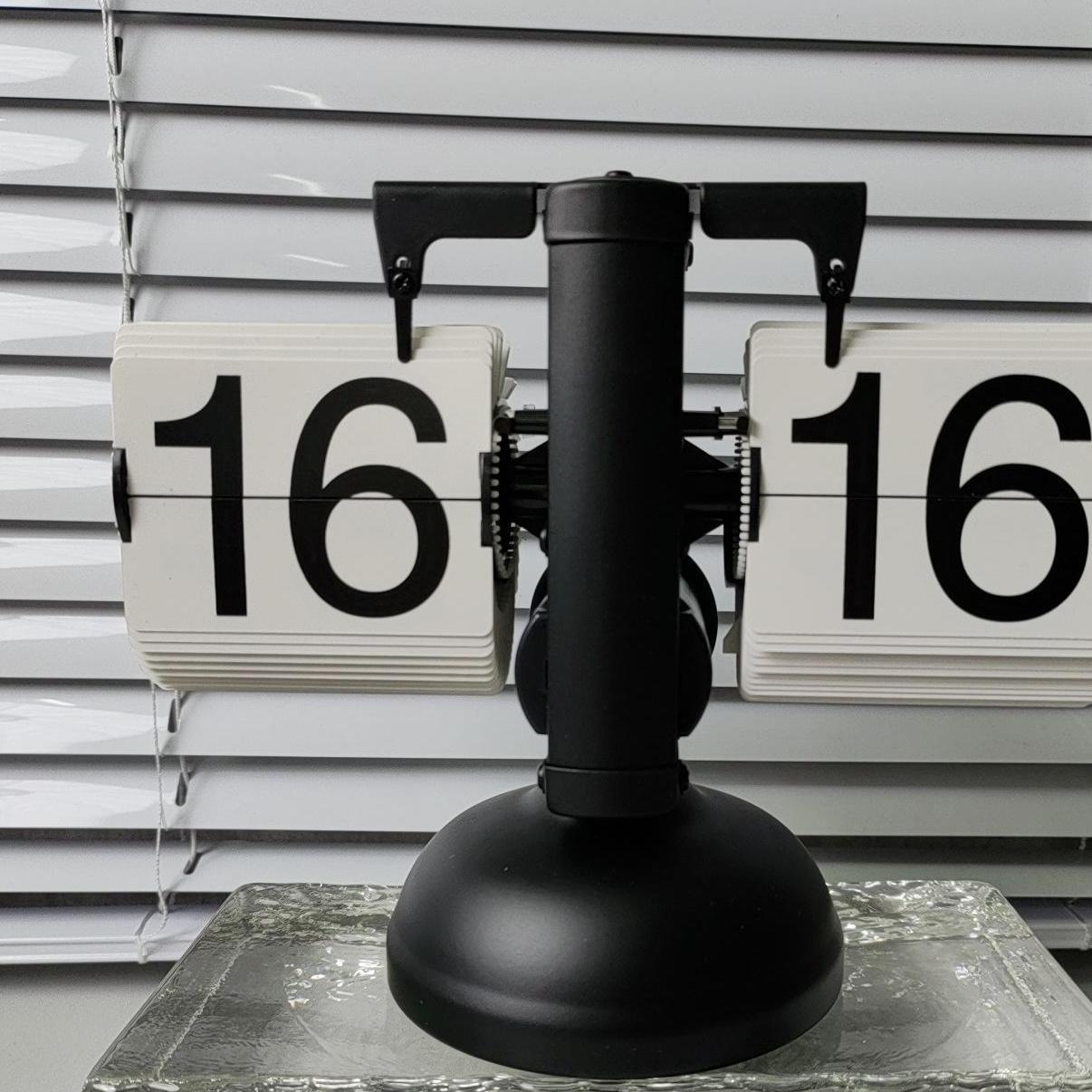 European-style Automatic Flip Clock with Quartz Movement