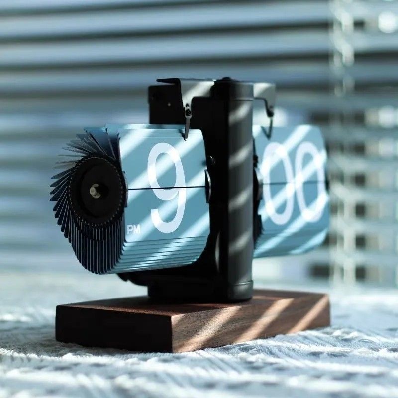 European-style Automatic Flip Clock with Quartz Movement